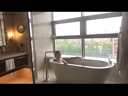 ❤️ 巨大的宝贝 激情地在浴室里撸起了她的阴部 ❌ Beautiful porn﹏﹏